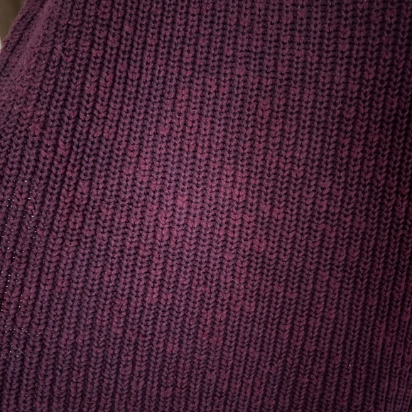 Express Cross-Back sweater - Picture 3 of 6